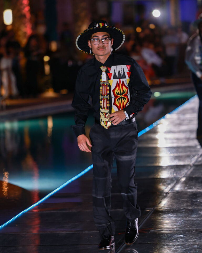 black-shirt-white-red-bead-work-Sycuan-Fashion-Show